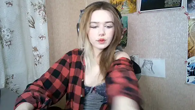 Snapshot of MilaTyan chatting on April 21, 2026, 5:19 pm MilaTyan online show from April 21, 2026, 5:19 pm