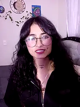 Snapshot of Lili__Clan chatting on May 3, 2026, 5:23 am Lili Clan online show from May 3, 2026, 5:23 am
