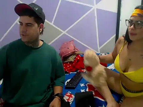 Snapshot of couple__hott069 chatting on March 5, 2026, 5:15 am couple hott069 online show from March 5, 2026, 5:15 am