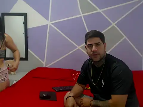 Snapshot of couple__hott069 chatting on March 10, 2026, 5:33 am couple hott069 online show from March 10, 2026, 5:33 am