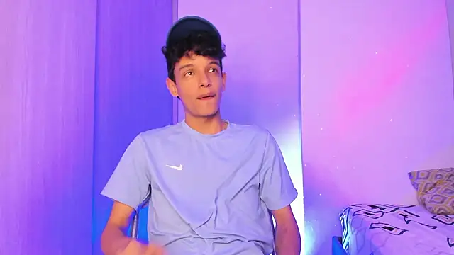 Snapshot of Maxfrost1 chatting on February 28, 2026, 12:54 am Maxfrost1 online show from February 28, 2026, 12:54 am