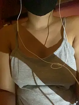 Snapshot of roshni_malhotra chatting on May 24, 2026, 7:14 pm roshni malhotra online show from May 24, 2026, 7:14 pm