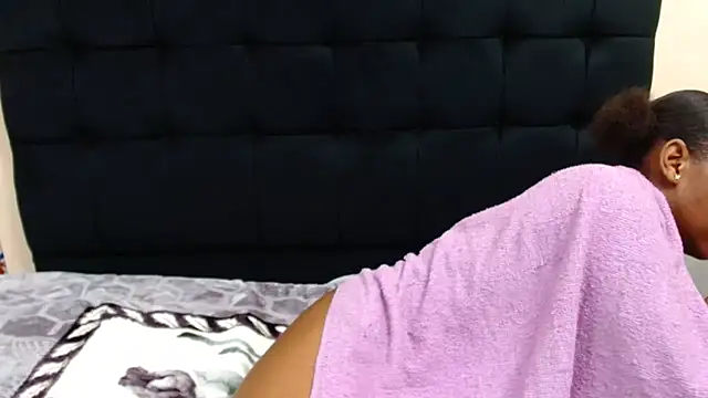 OnionBooty3573 online show from May 1, 2026, 9:42 pm