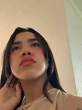Snapshot of Lily_em chatting on May 5, 2026, 6:33 pm Lily em online show from May 5, 2026, 6:33 pm