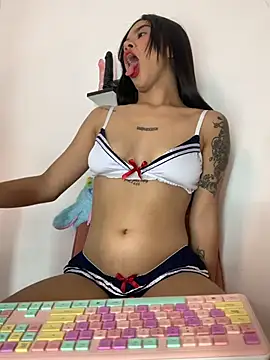 Snapshot of Lily_em chatting on April 29, 2026, 5:30 pm Lily em online show from April 29, 2026, 5:30 pm