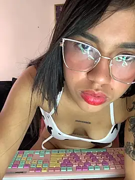 Snapshot of Lily_em chatting on April 18, 2026, 1:02 pm Lily em online show from April 18, 2026, 1:02 pm