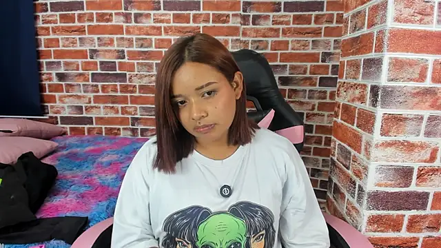 Sienna Lux01 online show from March 13, 2026, 1:21 am