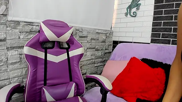 Sienna Lux01 online show from February 28, 2026, 11:43 am