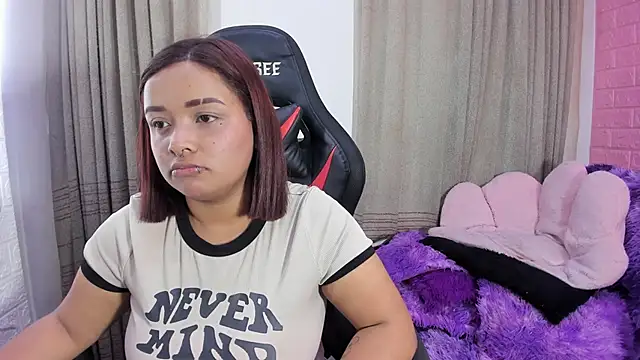 Sienna Lux01 online show from February 25, 2026, 5:57 pm