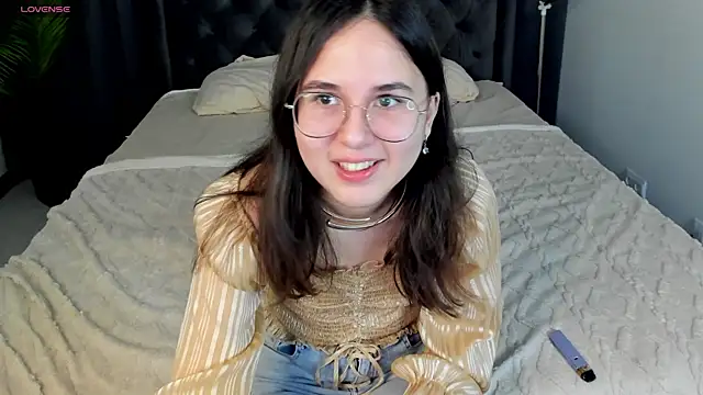 Snapshot of leylamirage chatting on March 12, 2026, 12:20 pm leylamirage online show from March 12, 2026, 12:20 pm