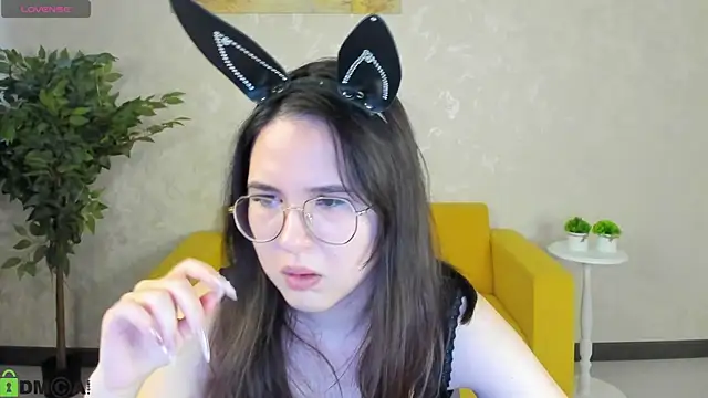 Snapshot of leylamirage chatting on April 15, 2026, 1:15 pm leylamirage online show from April 15, 2026, 1:15 pm