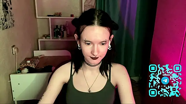 Snapshot of MabelDefina chatting on April 25, 2026, 1:03 pm MabelDefina online show from April 25, 2026, 1:03 pm