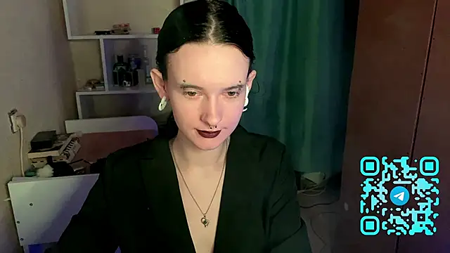 Snapshot of MabelDefina chatting on April 18, 2026, 1:02 pm MabelDefina online show from April 18, 2026, 1:02 pm