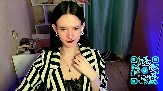 Snapshot of MabelDefina chatting on April 19, 2026, 11:11 am MabelDefina online show from April 19, 2026, 11:11 am