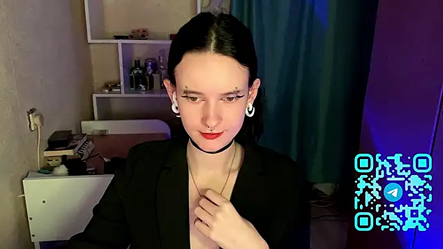 Snapshot of MabelDefina chatting on April 14, 2026, 1:05 pm MabelDefina online show from April 14, 2026, 1:05 pm