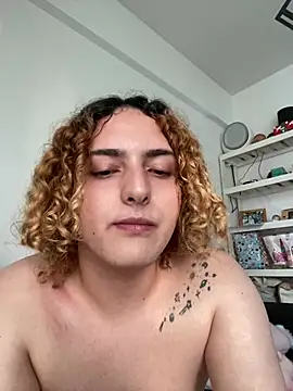 unicorniotrolo online show from February 16, 2026, 10:18 pm