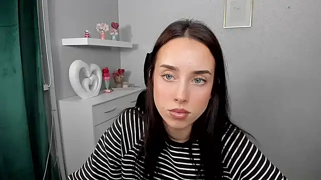 Snapshot of AdeleSolo chatting on April 1, 2026, 5:31 am AdeleSolo online show from April 1, 2026, 5:31 am