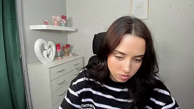 Snapshot of AdeleSolo chatting on March 26, 2026, 6:33 am AdeleSolo online show from March 26, 2026, 6:33 am