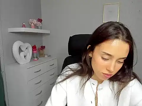 Snapshot of AdeleSolo chatting on March 16, 2026, 6:39 am AdeleSolo online show from March 16, 2026, 6:39 am