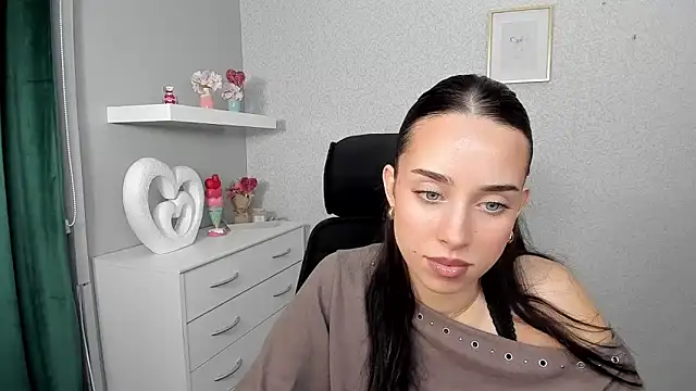 Snapshot of AdeleSolo chatting on March 25, 2026, 6:24 am AdeleSolo online show from March 25, 2026, 6:24 am