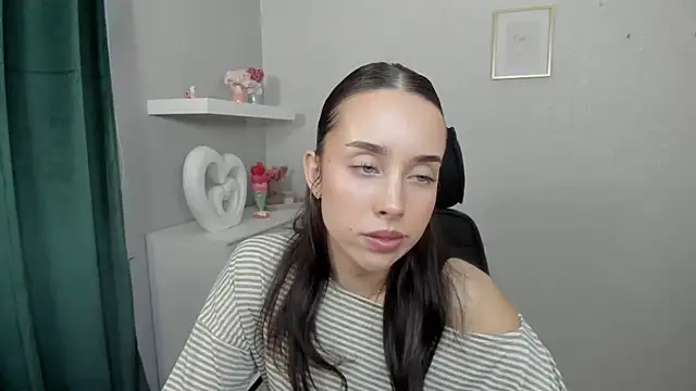 Snapshot of AdeleSolo chatting on May 1, 2026, 5:34 am AdeleSolo online show from May 1, 2026, 5:34 am