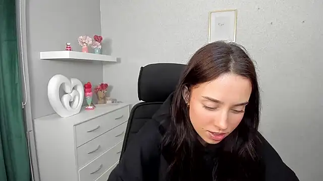 Snapshot of AdeleSolo chatting on March 24, 2026, 6:35 am AdeleSolo online show from March 24, 2026, 6:35 am