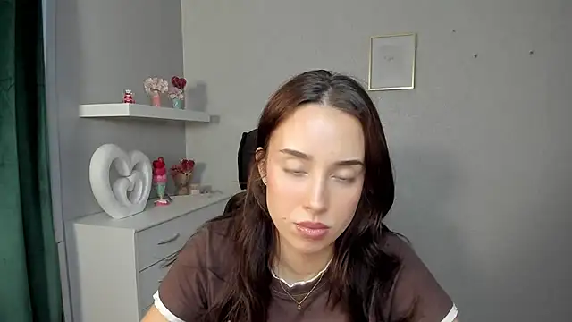 Snapshot of AdeleSolo chatting on April 17, 2026, 5:43 am AdeleSolo online show from April 17, 2026, 5:43 am