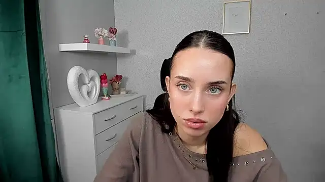 Snapshot of AdeleSolo chatting on April 3, 2026, 5:36 am AdeleSolo online show from April 3, 2026, 5:36 am