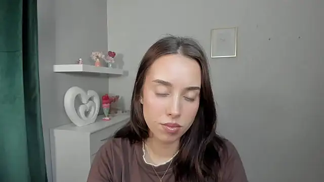 Snapshot of AdeleSolo chatting on April 24, 2026, 5:42 am AdeleSolo online show from April 24, 2026, 5:42 am