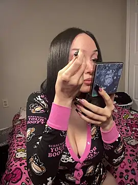 strwbrrymilk online show from March 31, 2026, 3:41 am