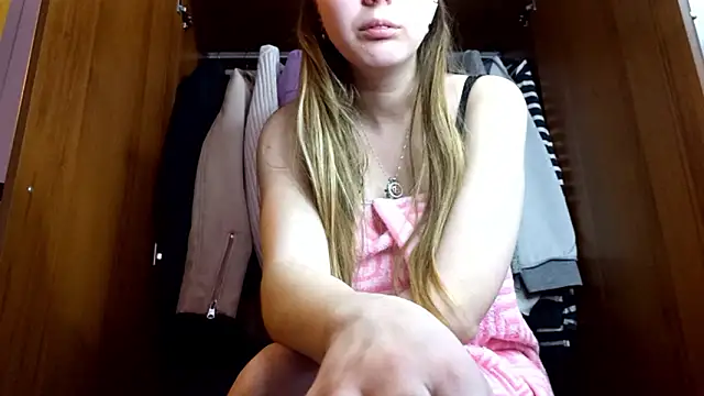 Snapshot of VictoriaDeese chatting on March 11, 2026, 3:55 am VictoriaDeese online show from March 11, 2026, 3:55 am