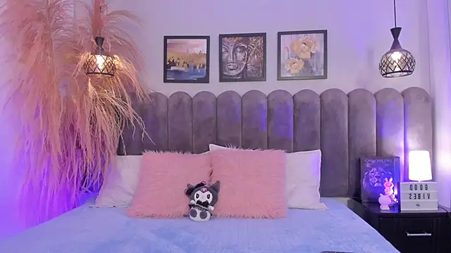 Bella  Peach online show from April 22, 2026, 3:13 am