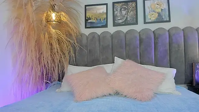 Bella  Peach online show from May 1, 2026, 3:22 am