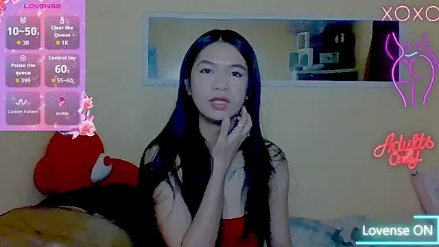 Luna Moonfang online show from June 25, 2026, 9:47 am