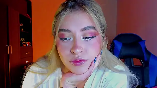 Snapshot of saradiazxxx chatting on March 31, 2026, 5:53 am saradiazxxx online show from March 31, 2026, 5:53 am