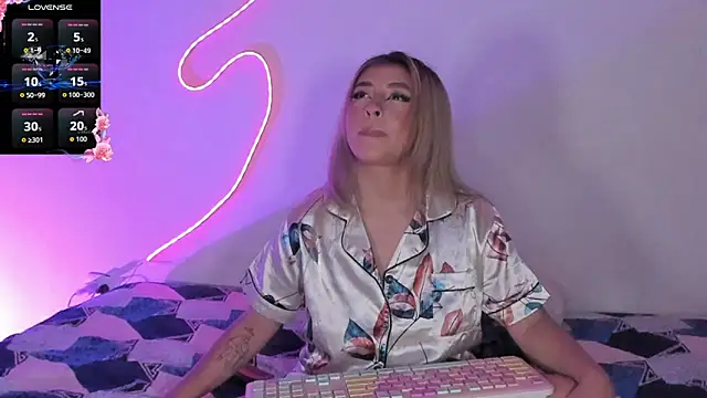 saradiazxxx online show from May 25, 2026, 8:13 am
