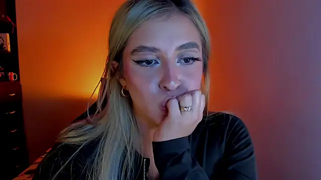 Snapshot of saradiazxxx chatting on March 29, 2026, 8:27 am saradiazxxx online show from March 29, 2026, 8:27 am