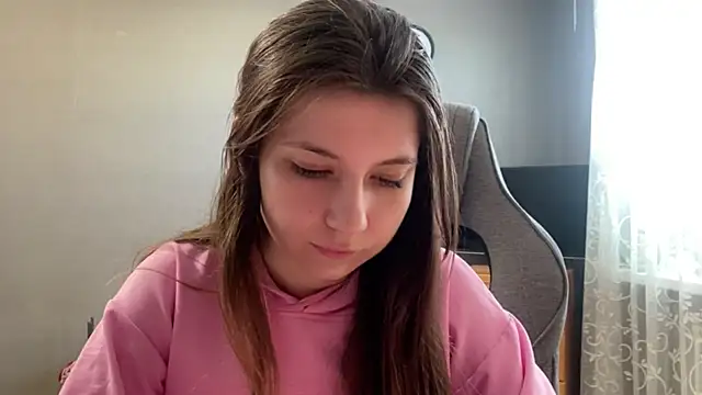 Snapshot of LunnaBliss chatting on May 15, 2026, 2:26 pm LunnaBliss online show from May 15, 2026, 2:26 pm