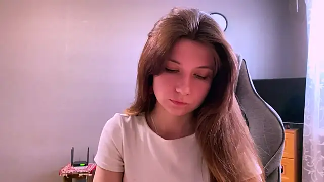 Snapshot of LunnaBliss chatting on May 19, 2026, 4:03 pm LunnaBliss online show from May 19, 2026, 4:03 pm