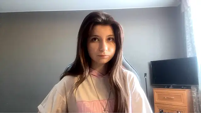 Snapshot of LunnaBliss chatting on February 17, 2026, 12:13 pm LunnaBliss online show from February 17, 2026, 12:13 pm