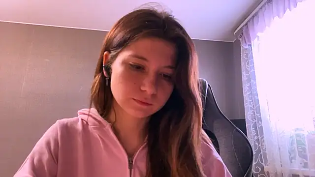 Snapshot of LunnaBliss chatting on April 26, 2026, 12:35 pm LunnaBliss online show from April 26, 2026, 12:35 pm