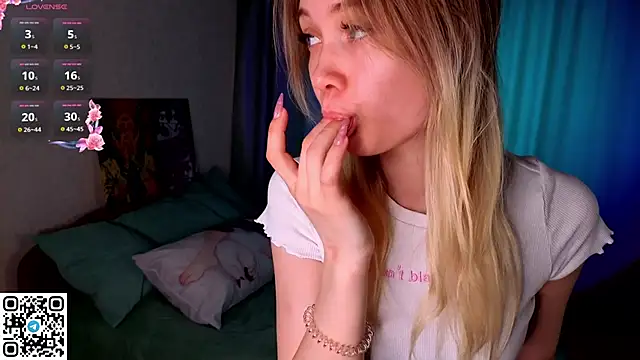 Vilynnella online show from April 14, 2026, 10:20 am