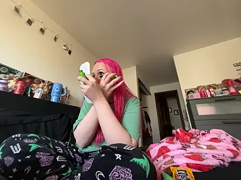 Snapshot of pinkhairfun16 chatting on March 4, 2026, 3:42 pm pinkhairfun16 online show from March 4, 2026, 3:42 pm