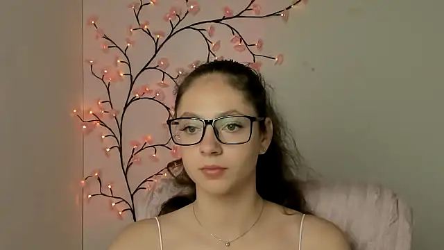 Snapshot of KissMeJulia chatting on June 26, 2026, 5:24 am KissMeJulia online show from June 26, 2026, 5:24 am