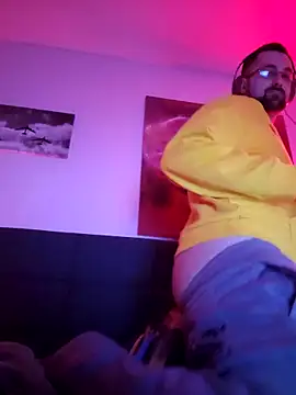 Snapshot of LargeLith chatting on February 26, 2026, 12:32 am LargeLith online show from February 26, 2026, 12:32 am