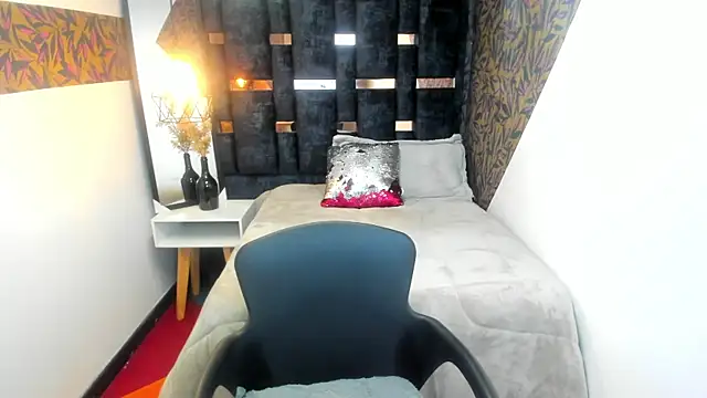 Snapshot of Sofi_Blake__ chatting on April 1, 2026, 12:28 pm Sofi Blake online show from April 1, 2026, 12:28 pm