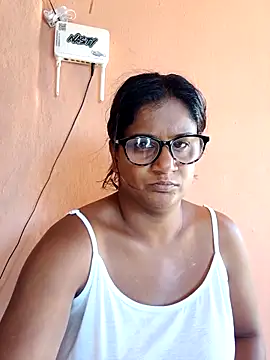 Snapshot of indianstrawberrylips4u chatting on March 5, 2026, 6:32 am indianstrawberrylips4u online show from March 5, 2026, 6:32 am