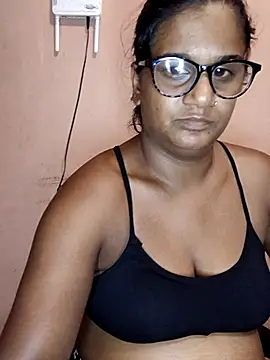 Snapshot of indianstrawberrylips4u chatting on April 12, 2026, 9:40 pm indianstrawberrylips4u online show from April 12, 2026, 9:40 pm
