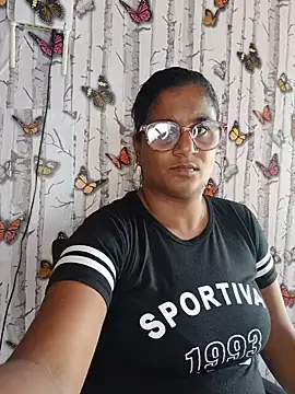 Snapshot of indianstrawberrylips4u chatting on May 20, 2026, 10:01 am indianstrawberrylips4u online show from May 20, 2026, 10:01 am