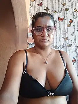 Snapshot of indianstrawberrylips4u chatting on July 17, 2026, 11:07 am indianstrawberrylips4u online show from July 17, 2026, 11:07 am